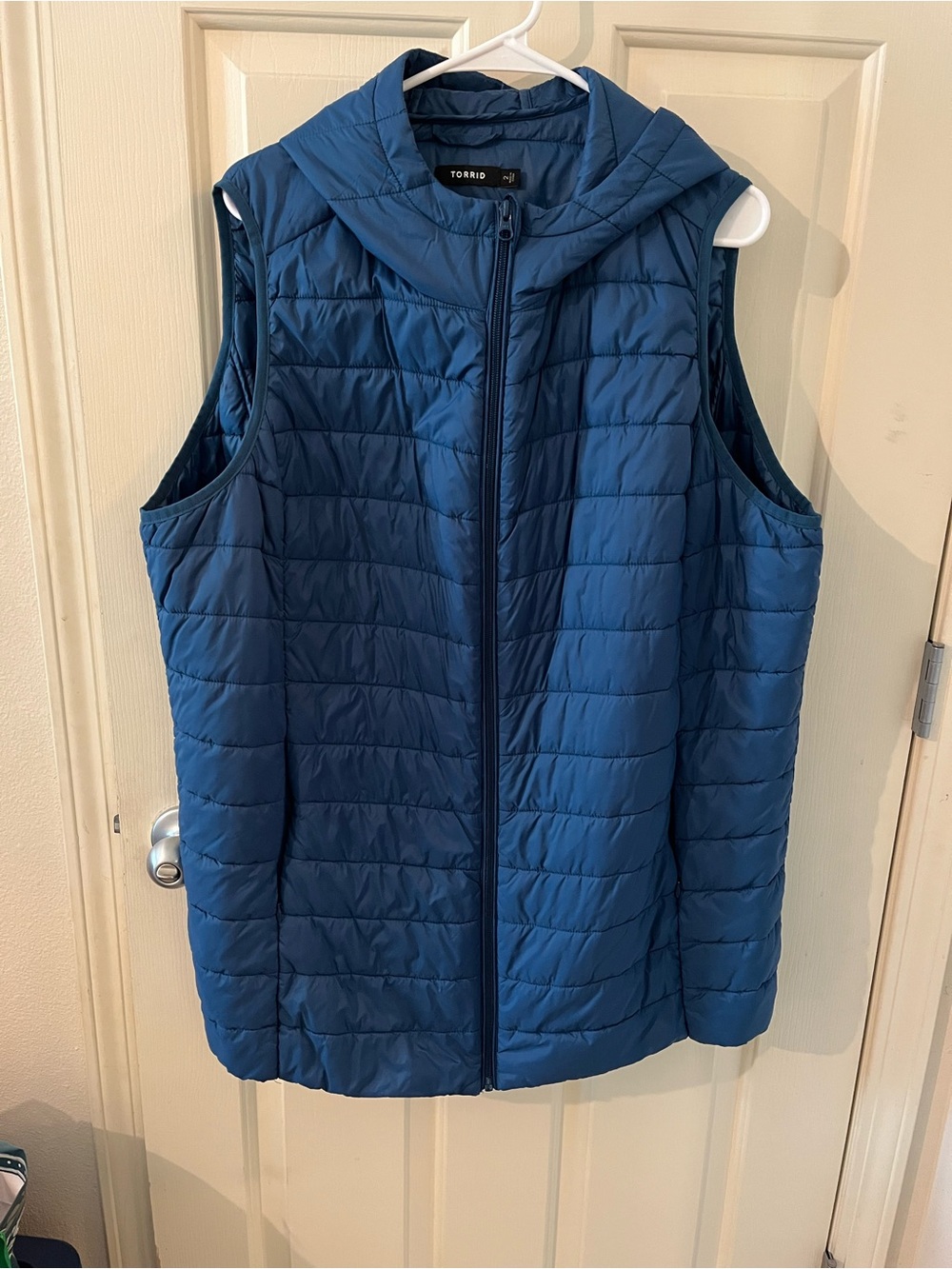 Torrid lightweight Quilted Hooded Puffer Vest - Teal Blue - Picture 3 of 6